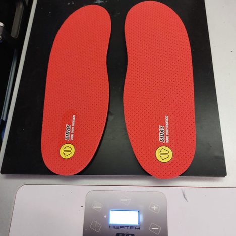 Riscaldamento 115 gradi solette custom prima della formatura